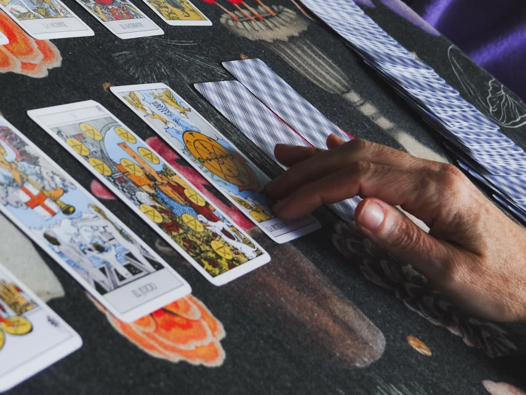Learn Palm Reading Techniques Using Tarot Cards Easily